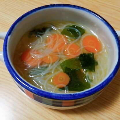 人参と春雨とわかめの中華スープ
